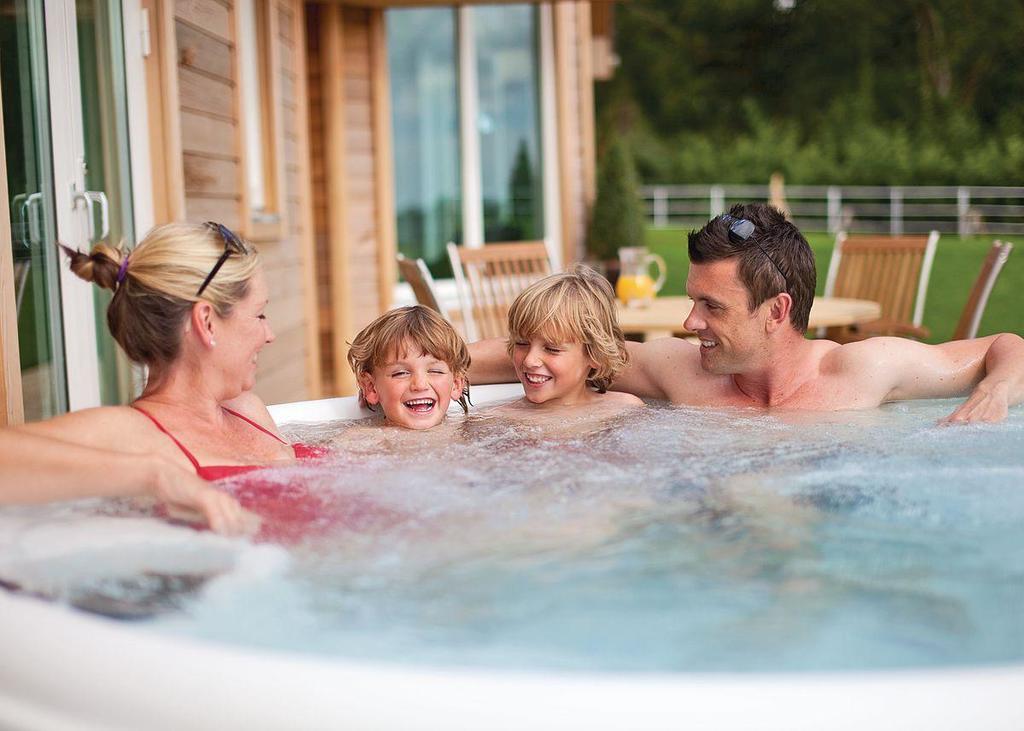 Swandown Lodges Chard Eksteriør bilde